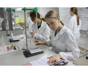 Преподаватели ЮУрГГПУ отработали интенсив по химии со школьниками