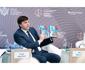 Сергей Кравцов представил новые учебники по обществознанию